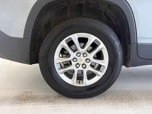 Used 2023 Chevrolet Traverse LS FWD image 21