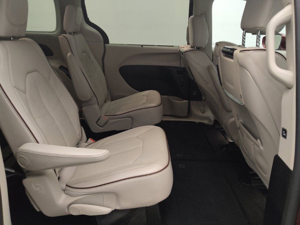 Used 2017 Chrysler Pacifica Limited FWD image 19