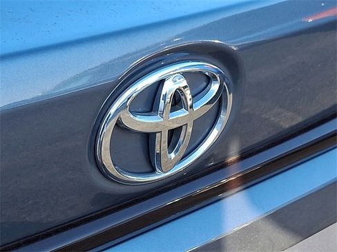 Used 2022 Toyota Corolla LE image 9