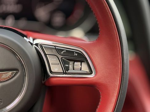 Used 2023 Bentley Bentayga image 43