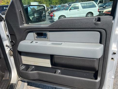 Used 2011 Ford F150 XLT w/ XLT Convenience Pkg image 17