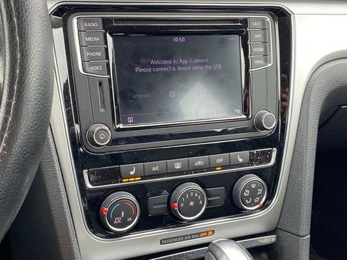 Used 2019 Volkswagen Passat 2.0T Wolfsburg w/ Wheels & Sunroof Package FWD image 13