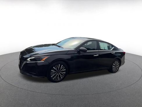 Used 2025 Nissan Altima 2.5 SV FWD image 8