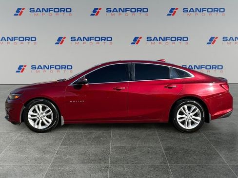 Used 2018 Chevrolet Malibu LT image 2