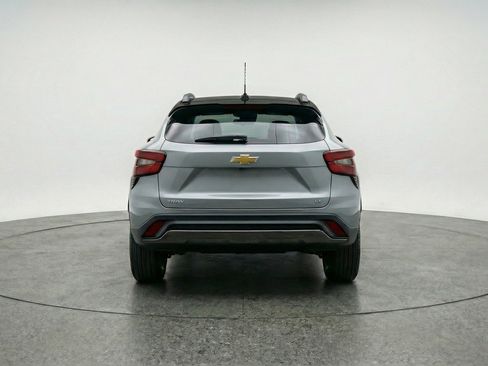 Used 2025 Chevrolet Trax LT w/ LT Convenience Package image 7