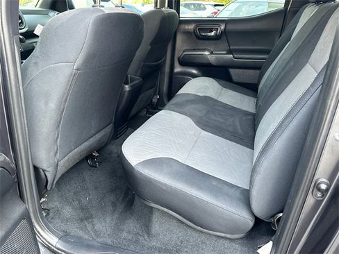 Used 2021 Toyota Tacoma TRD Sport w/ Technology Package image 13