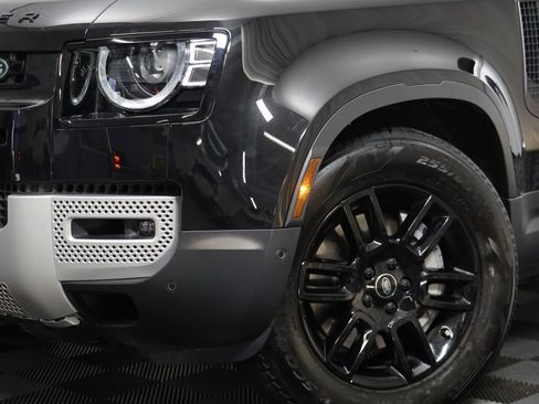 Used 2025 Land Rover Defender 130 S image 3