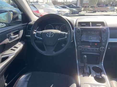 Used 2017 Toyota Camry XSE w/ Moonroof Package image 11