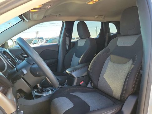 Used 2018 Jeep Cherokee Latitude image 11