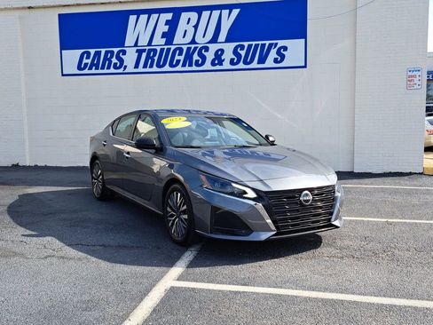 Used 2024 Nissan Altima 2.5 SV image 1