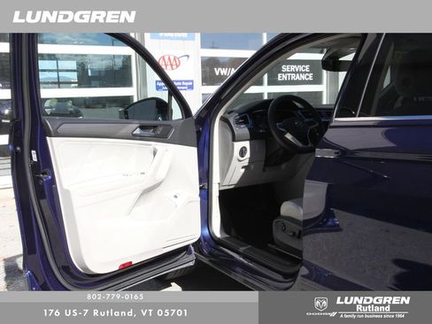 Used 2022 Volkswagen Tiguan SE image 11