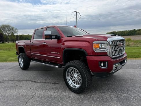 Used 2018 GMC Sierra 2500 Denali w/ Duramax Plus Package AWD/4WD image 4