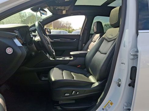 Used 2025 Cadillac XT5 Premium Luxury image 2