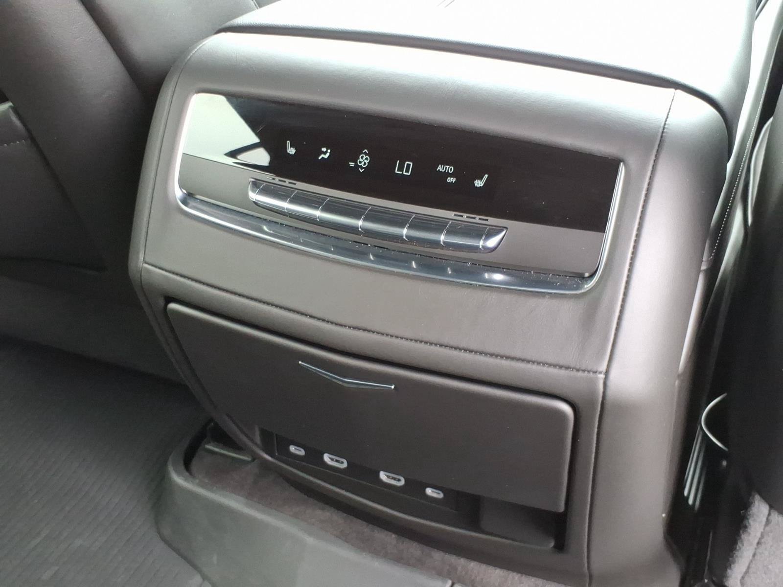 Used 2024 Cadillac Escalade ESV V w/ LPO, ONYX Package AWD/4WD image 28