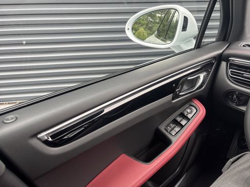 New 2026 Porsche Macan S image 24