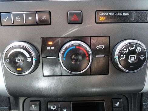 Used 2011 Chevrolet Traverse LT w/ Personal Connectivity Package FWD image 21