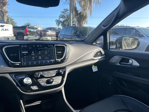 New 2026 Chrysler Pacifica Limited w/ S Appearance Package image 35