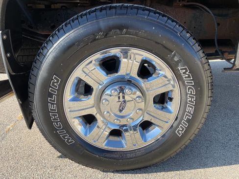Used 2015 Ford F250 Lariat w/ Chrome Package image 13