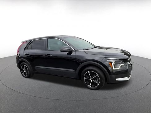 Used 2026 Kia Niro LX FWD image 2