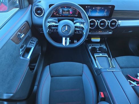 Used 2026 Mercedes-Benz GLB 250 4MATIC image 13
