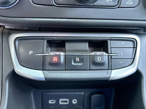 Used 2024 GMC Terrain SLE AWD/4WD image 19