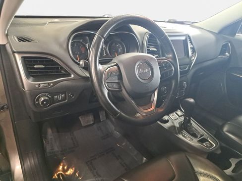 Used 2020 Jeep Cherokee Latitude Plus w/ Comfort/Convenience Group AWD/4WD image 17