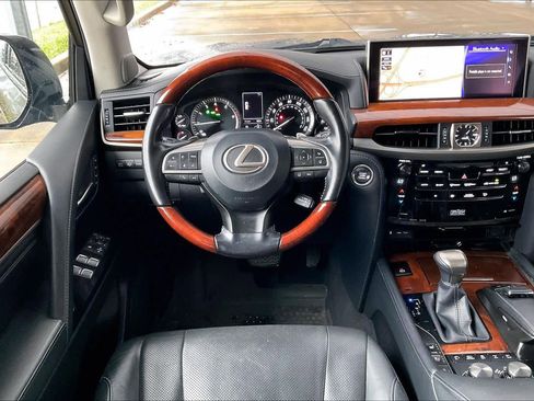 Used 2020 Lexus LX 570 4WD w/ 3rd Row & Luxury Pkg image 5