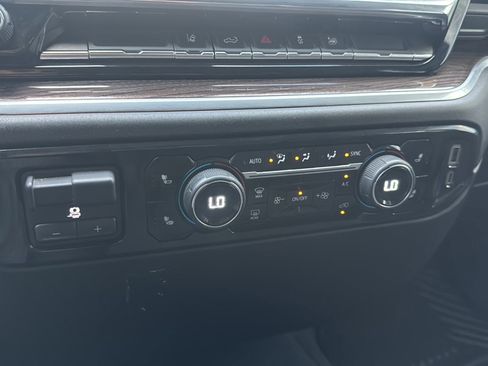 Used 2025 Chevrolet Silverado 2500 LT w/ Convenience Package image 42