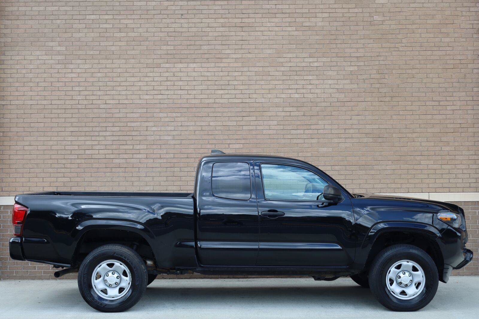 Used 2020 Toyota Tacoma SR AWD/4WD image 3