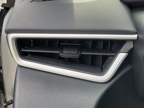 Used 2025 Toyota Corolla LE image 30