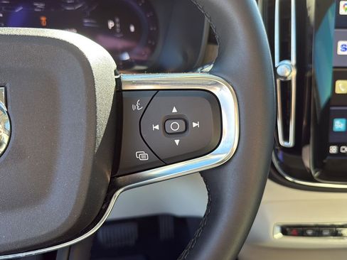 Used 2023 Volvo XC40 B5 Plus w/ Protection Package Premier image 14