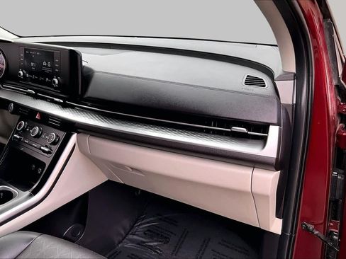 Used 2024 Kia Carnival LX FWD image 18