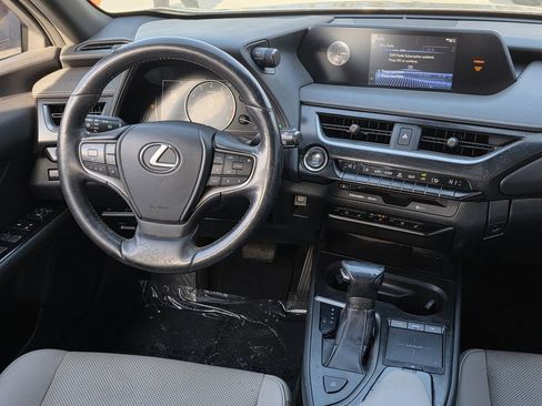 Used 2019 Lexus UX 200 image 8