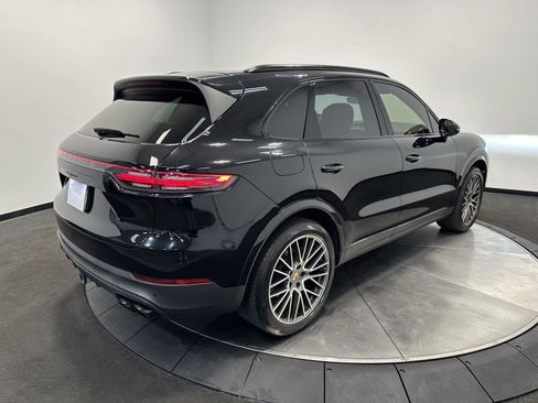 Used 2022 Porsche Cayenne Platinum Edition image 7