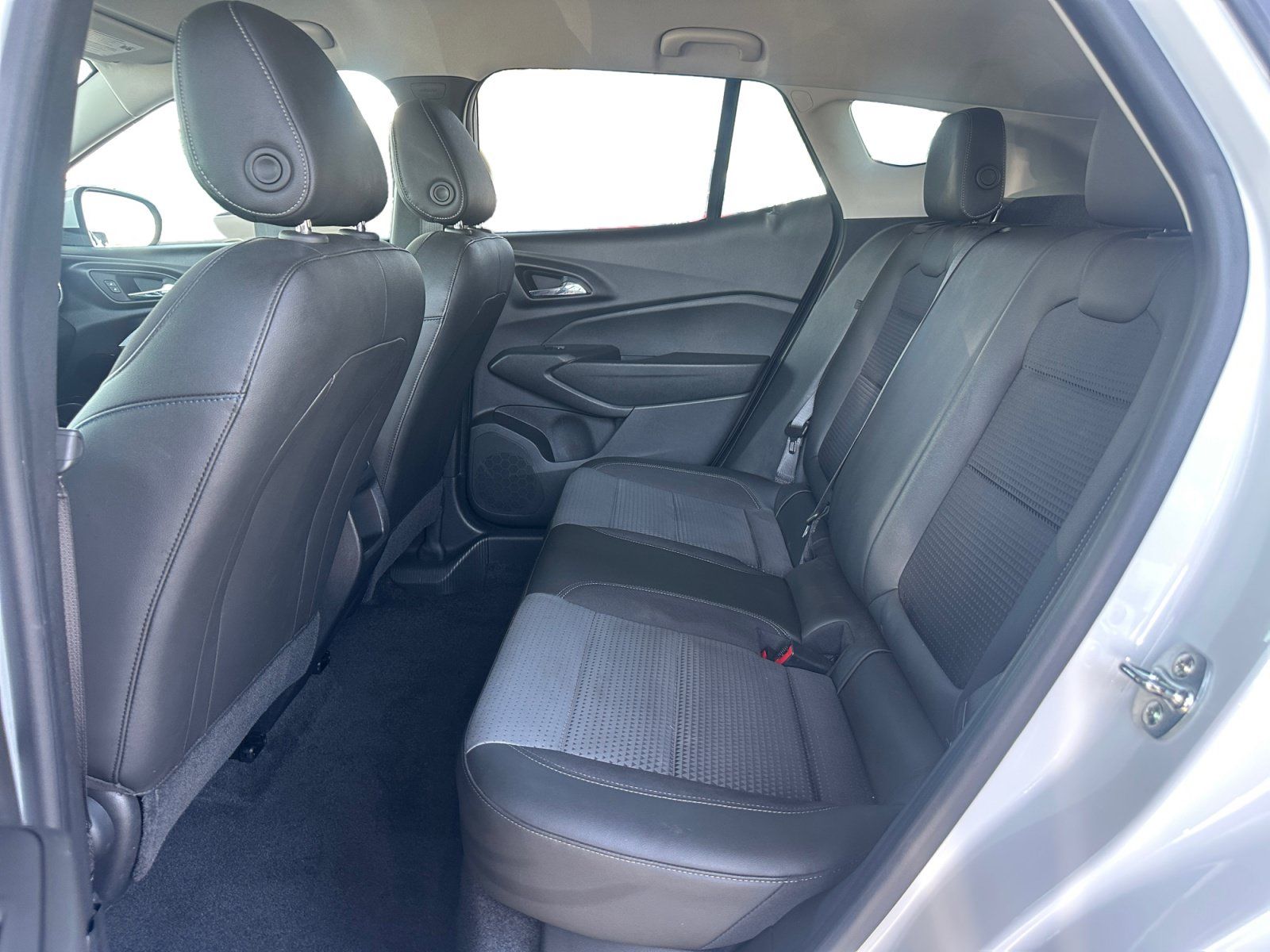 Used 2024 Chevrolet Trax LT w/ Driver Confidence Package FWD image 13