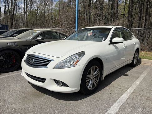 Used 2015 INFINITI Q40 w/ Moonroof Package image 1