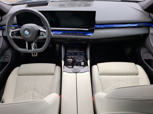 Used 2024 BMW 540i xDrive w/ Premium Package AWD/4WD image 32