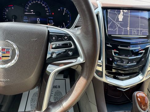Used 2014 Cadillac SRX Luxury image 23