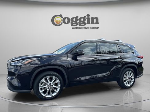 Used 2022 Toyota Highlander Limited image 1