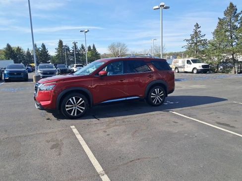 Used 2023 Nissan Pathfinder Platinum w/ Cargo Package image 14