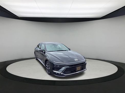 Used 2025 Hyundai Sonata SEL FWD image 2
