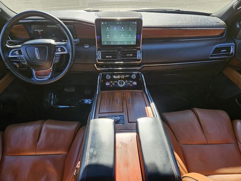 Used 2019 Lincoln Navigator Reserve image 13