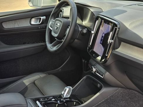 Used 2025 Volvo XC40 B5 Plus AWD/4WD image 13
