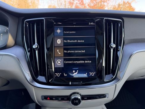 Used 2020 Volvo S60 T5 Momentum image 18