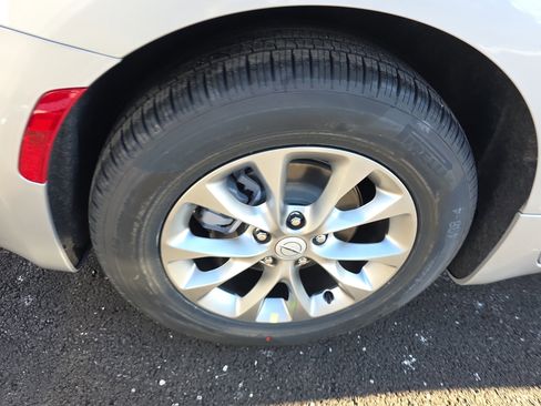 New 2026 Chrysler Pacifica Limited w/ Uconnect Theater Family Group image 28