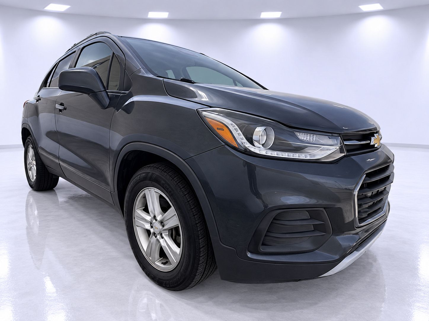 Used 2017 Chevrolet Trax LT w/ LT Convenience Package FWD image 2