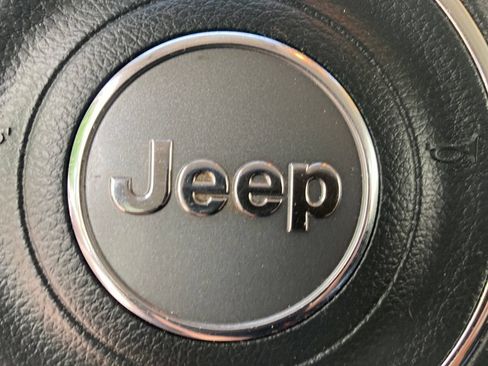 Used 2019 Jeep Renegade Latitude w/ Cold Weather Group AWD/4WD image 26