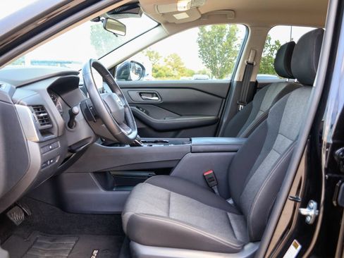 Used 2025 Nissan Rogue SV FWD image 7