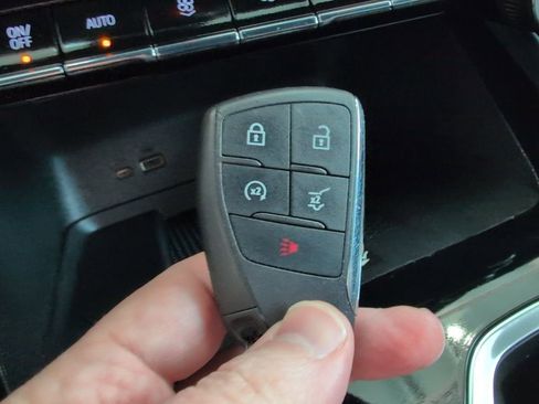 Used 2025 Chevrolet Traverse LT image 27