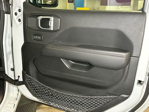 Used 2021 Jeep Wrangler Unlimited Sahara image 13